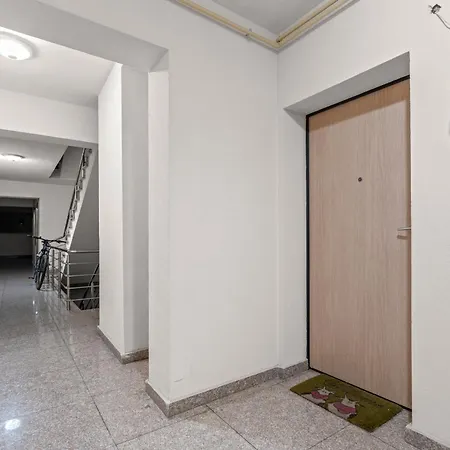 Lägenhet Poli Bukarest